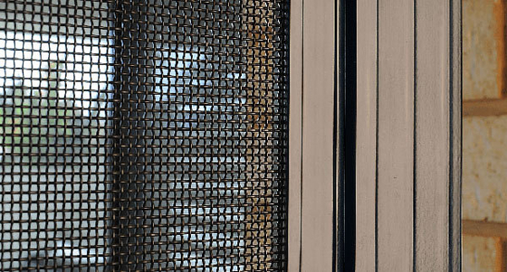 Ostrzeżenie przed ogniem i nożem w trudnych warunkach