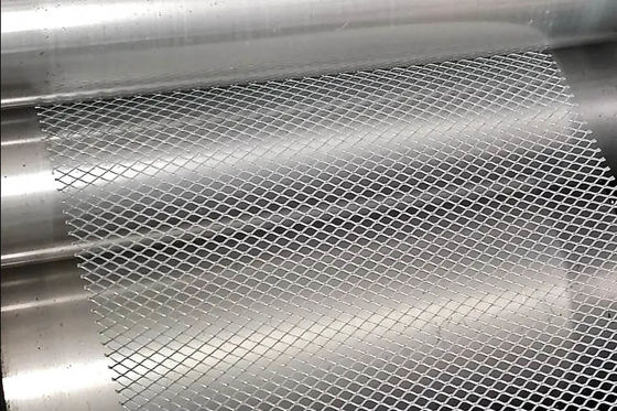 Spłaszczona siatka metalowa do mebli, obudów ochronnych, stoisk wystawowych, osłon, grilla