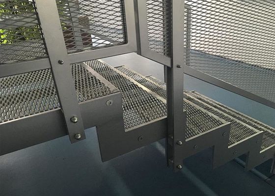 Kratka metalowa ze stali nierdzewnej i stali ocynkowanej do bezpiecznego chodzenia lub stopni schodowych