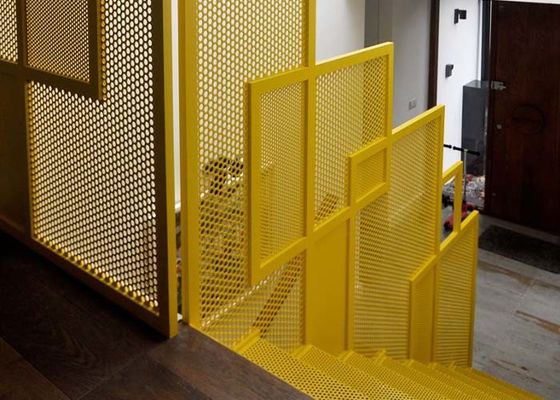 Perforowane panele wypełniające balustrady i poręcze — odporne na rdzę, trwałe i łatwe w utrzymaniu