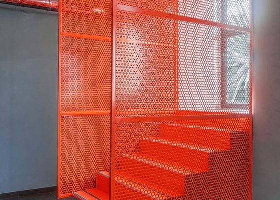 Perforowane panele wypełniające balustrady i poręcze — odporne na rdzę, trwałe i łatwe w utrzymaniu