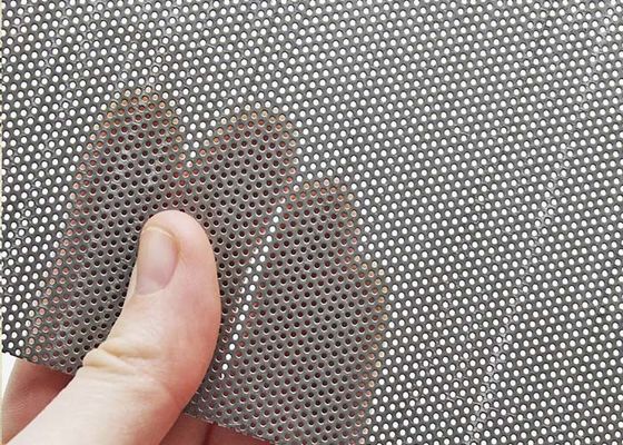 Perforowany metal z mikrootworami wykonany przez wykrawarkę CNC Wysoka prędkość, precyzja i małe otwory