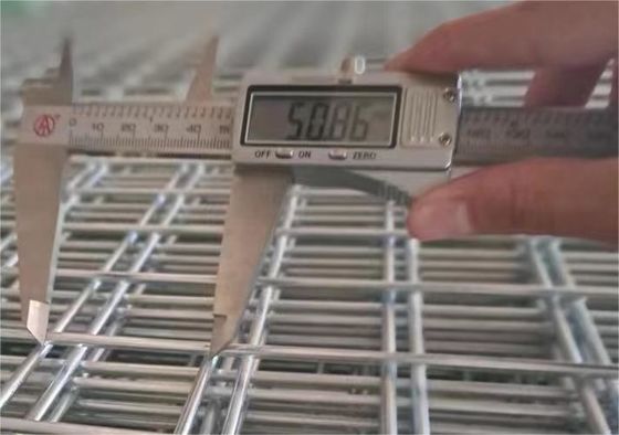 12 gauge 1 14 Inch Welded Wire Mesh Hot Dip Galvanized Wysoka wytrzymałość na rozciąganie