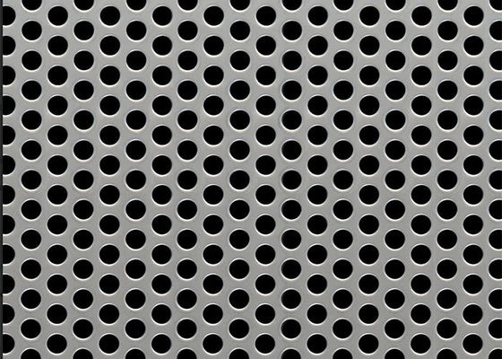 Płyty metalowe zperforowane w środku ASTM B209 Standardowe różne materiały Obszary otwarte 5% - 79%