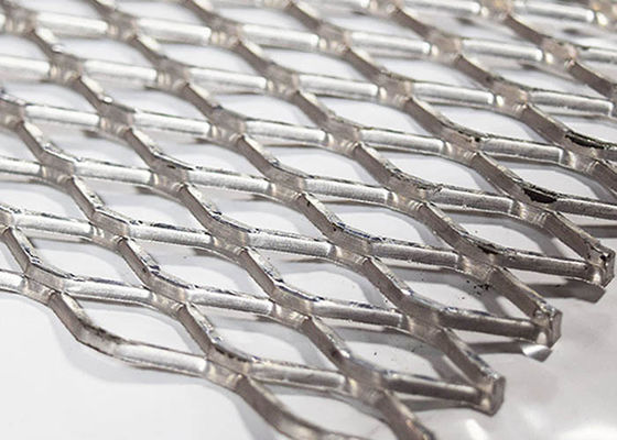 Wzniesiona, rozszerzona blacha metalowa o właściwościach przeciwpoślizgowych