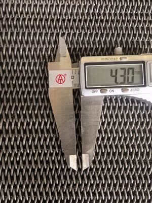 Ciężki ładunek pas przenośnik metalowy zrównoważony tkanina stali miękkiej 18A 1,6 mm Drut 5 mm Przesunięcie pręta 4,3 mm Samośledzenie